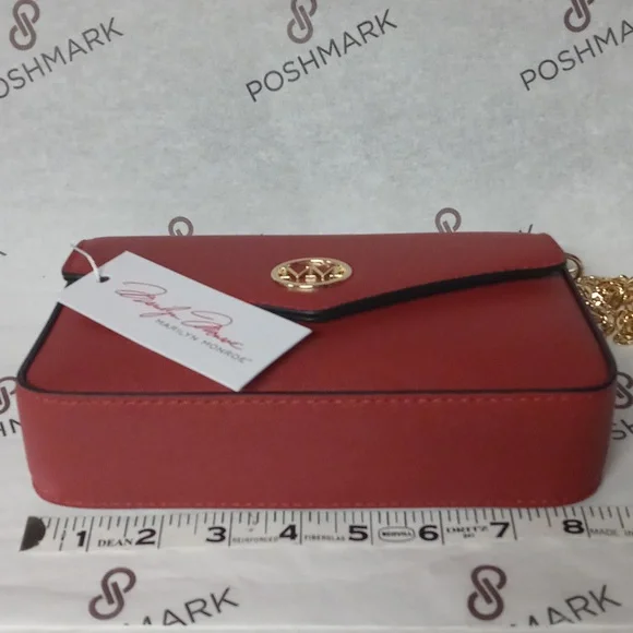 Marilyn Monroe Red Crossbody Chain Cardinal Red Clutch - Picture 10 of 10